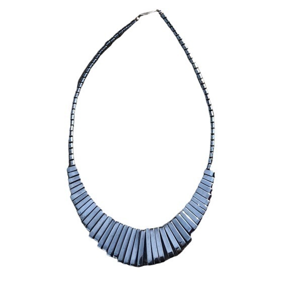 Jewelry - Hematite Metallic silver statement necklace